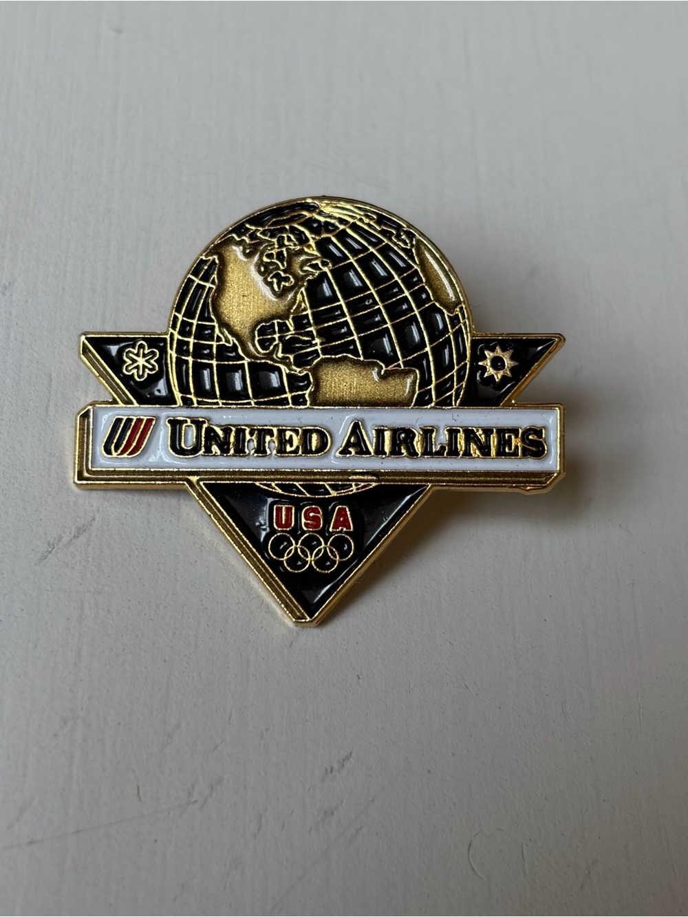 United Airlines Vintage USA Olympic Rings Globe Logo Lapel Pin Badge